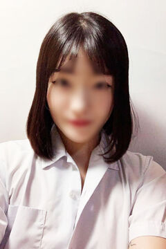 高身長巨乳黒髪美女かなさんのご紹介です! 画像